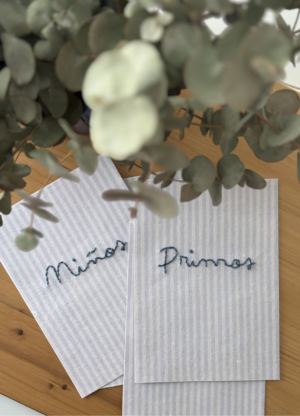 Mesero estampado texto